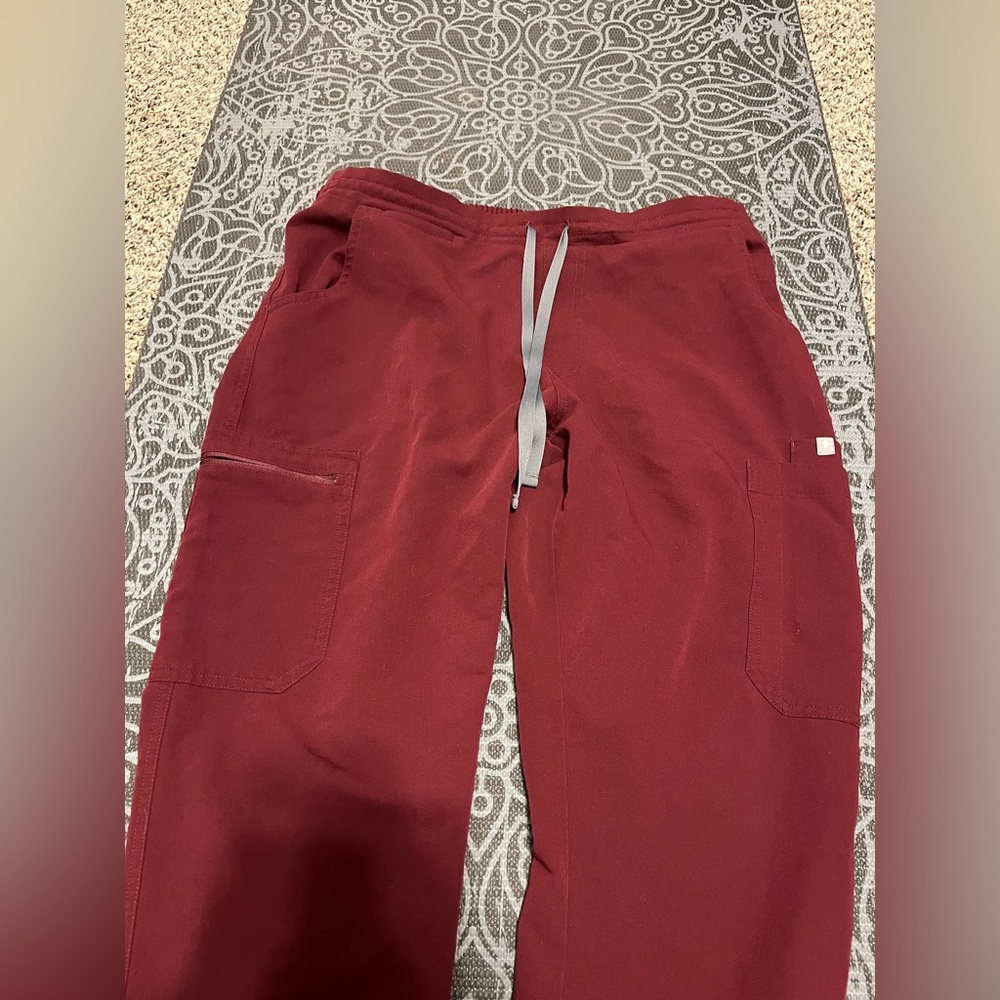 FIGS burgundy scrubs. M/P Yola bottom